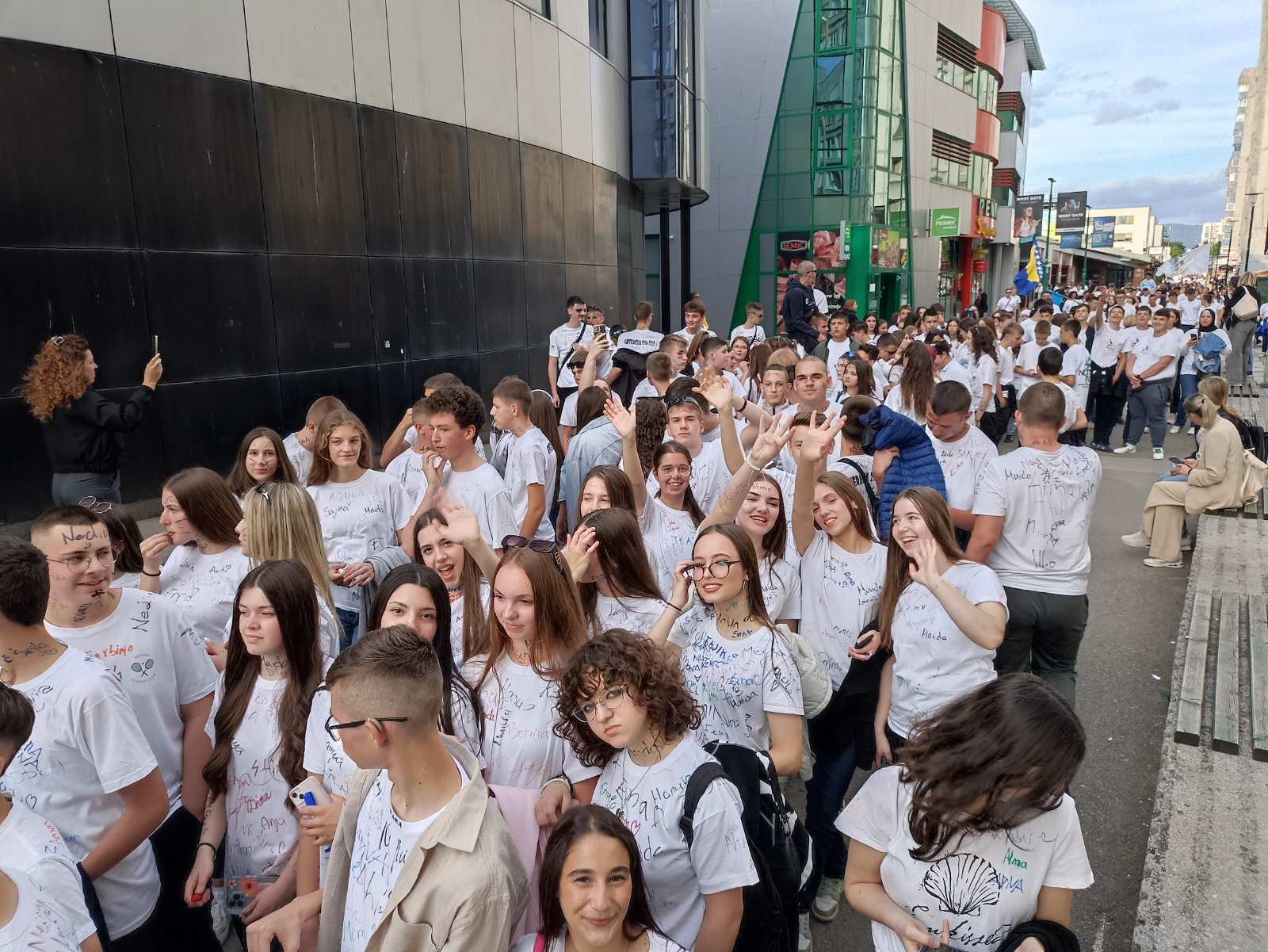 Defile učenika devetih razreda